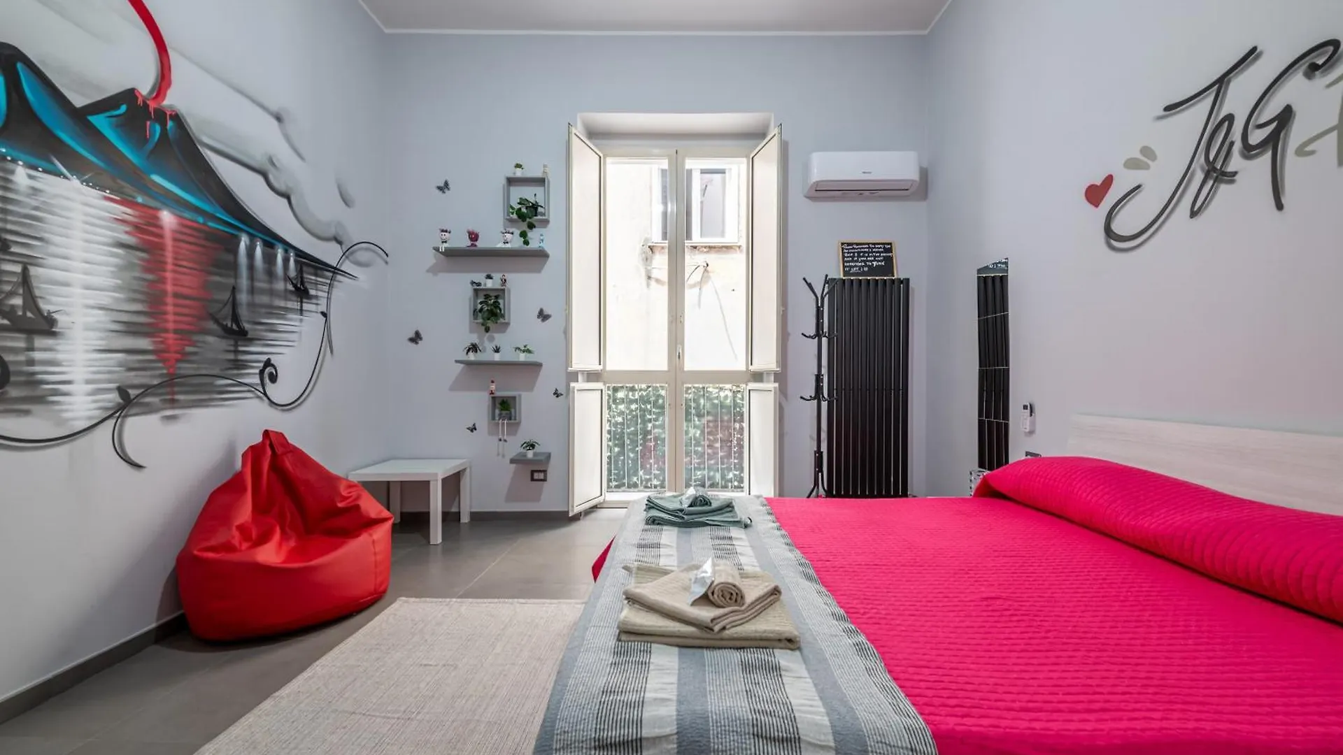 J&G Home Spaccanapoli Apartment Naples