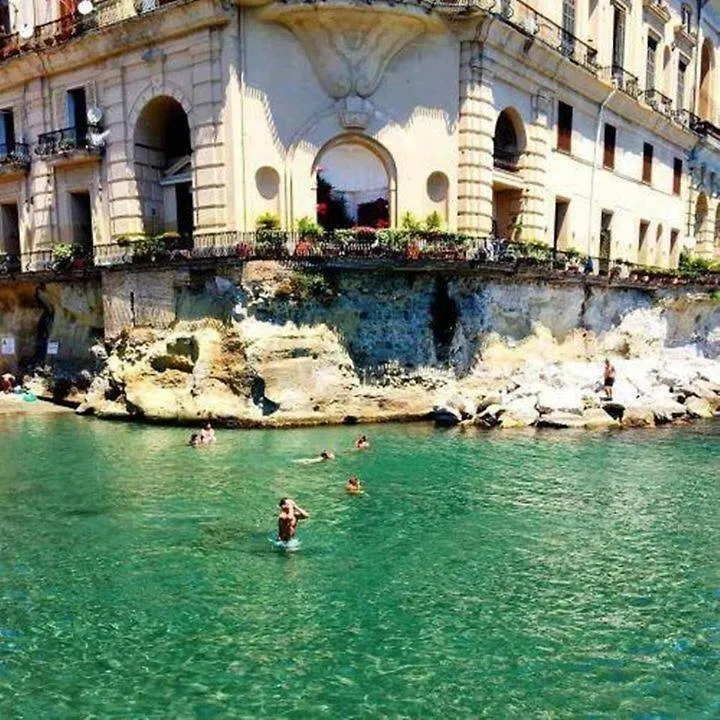 Apartment J&G Home Spaccanapoli Italy