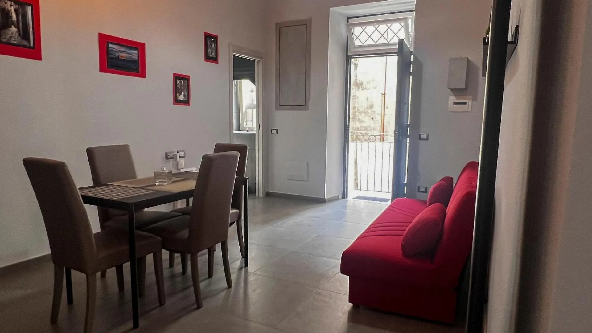 J&G Home Spaccanapoli Апартаменты